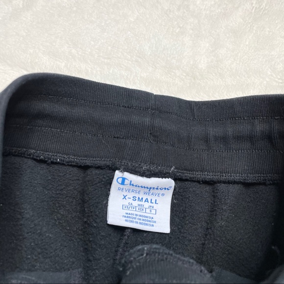 Black Champion Reverse Weave Shorts - Picture 2 of 4